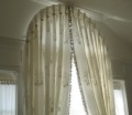 шелковые шторы на арочное окно с вышивкой